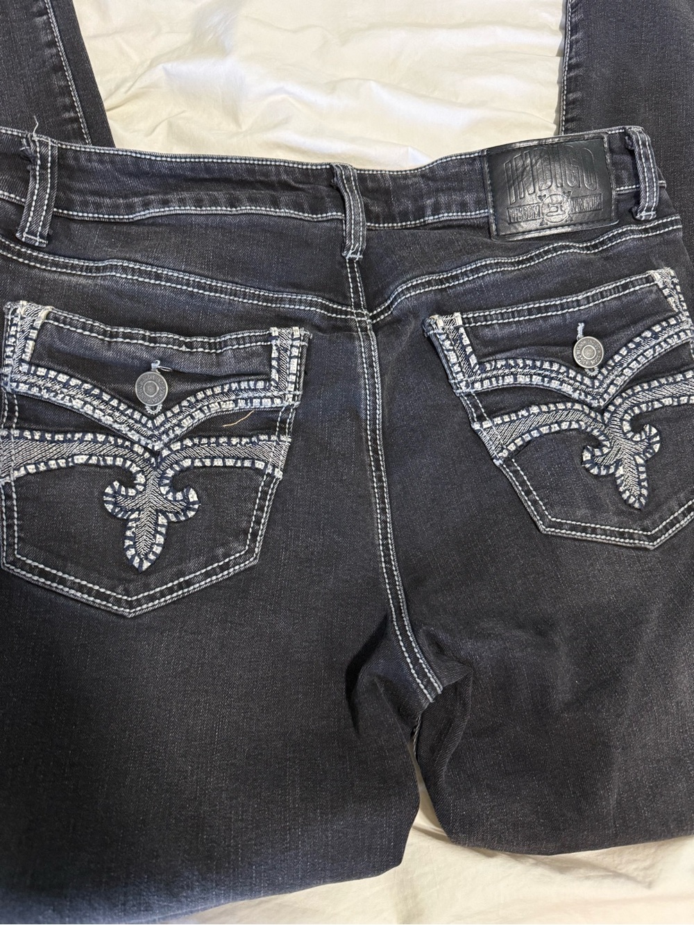 Embellished Black men’s Jeans with Decorative Back Pockets